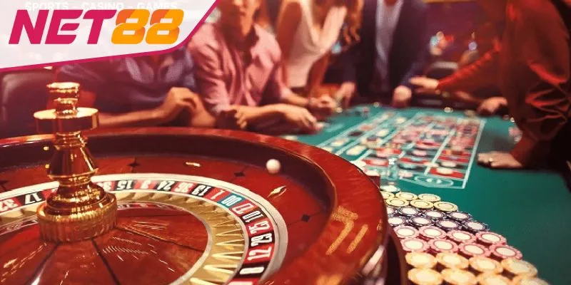 Bàn quay roulette và bảng cược